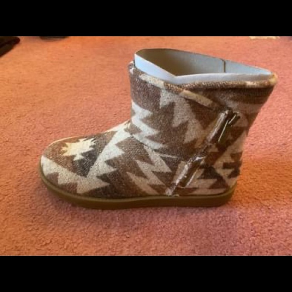 Womens Sherpa Lined Boot Slipper Size 9